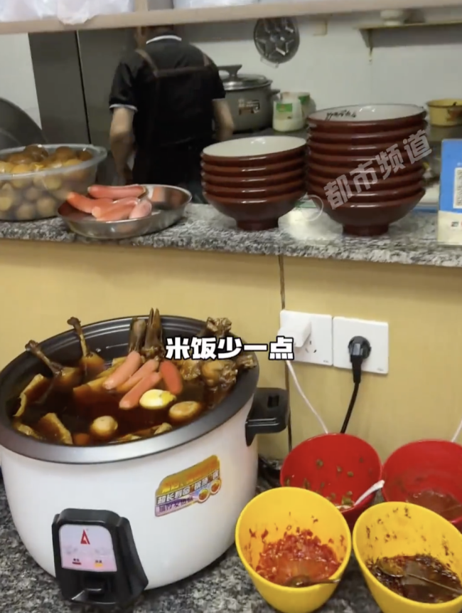小伙连吃28天鸡腿饭瘦了10多斤