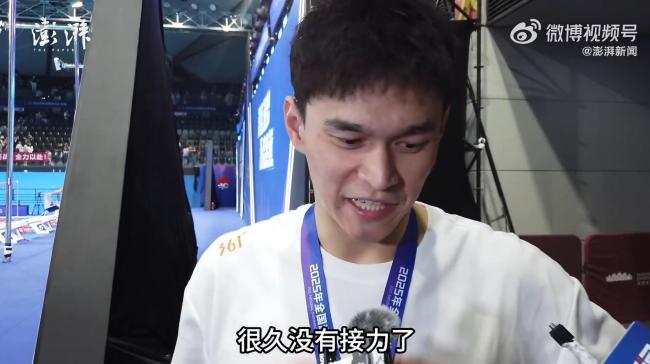 孫楊稱等接棒時(shí)右腿一直在抖,！