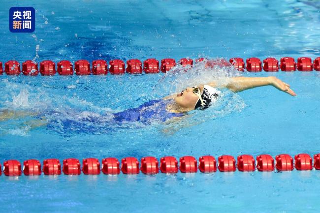 女子400米混合泳預(yù)賽 12歲天才少女于子迪 力壓余依婷小組第一 新星閃耀賽場(chǎng)