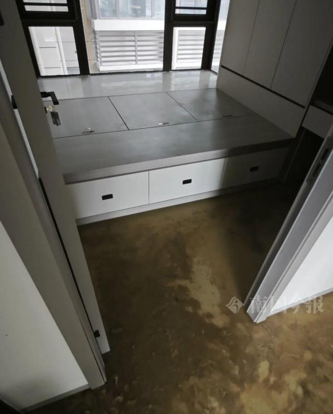 婚房被糞水浸泡 業(yè)主崩潰 新房未入住已泡湯