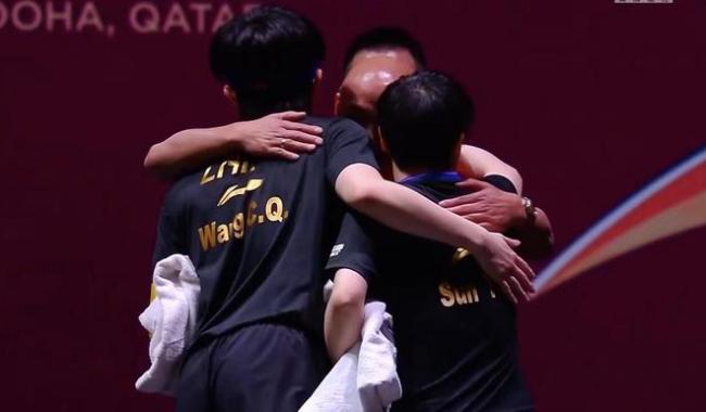 莎頭組合舉國旗慶祝奪冠 捍衛(wèi)國乒榮耀