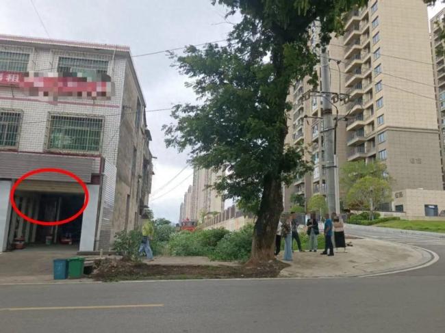 小區(qū)門口將開壽衣店引爭議