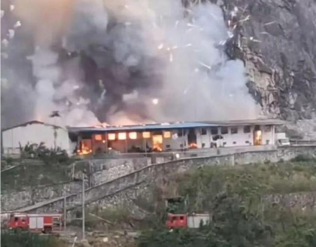 廣西鞭炮倉庫被落石砸中爆炸 山體滑坡引發(fā)事故