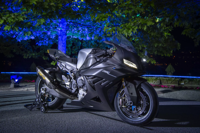 寶馬展示Concept RR概念摩托車 極致性能與創(chuàng)新設(shè)計