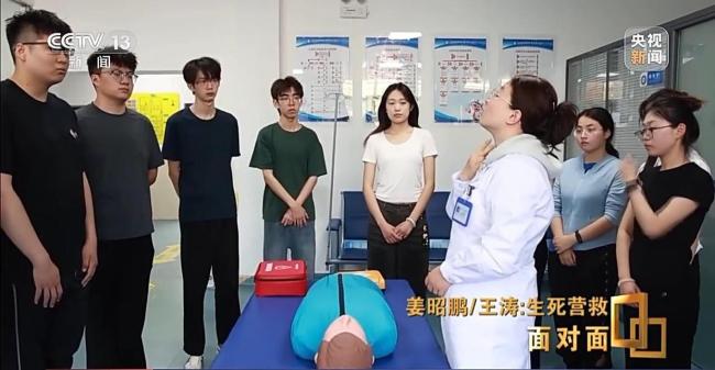 棄考被救同學(xué)系心源性猝死搶救成功 教科書(shū)級(jí)救援贏得榮譽(yù)
