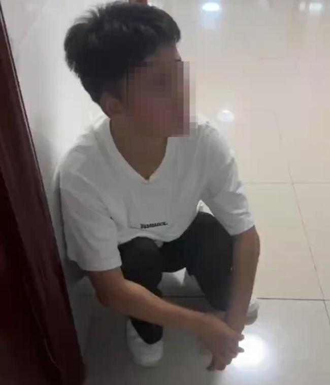 男子撬鎖潛進(jìn)一大學(xué)女生宿舍被抓