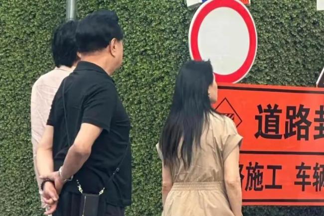 伊能静秦昊上海看房 为女儿教育谋划未来