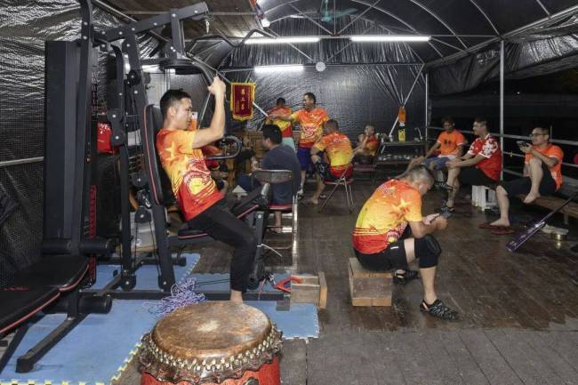 在廣州為何房東癡迷扒龍船,，江河湖海陸續(xù)上演“飆船”大片