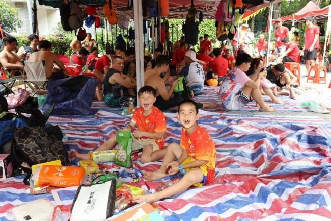 在廣州為何房東癡迷扒龍船，江河湖海陸續(xù)上演“飆船”大片
