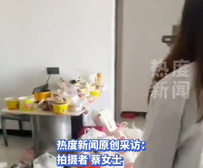 3女子租房住成垃圾場被趕走 惡臭熏天遭投訴