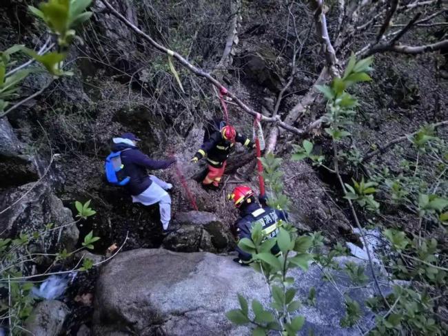 消防急救私登海陀山迷路男子 夜間低溫救援成功