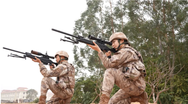 被譽(yù)為“軍營(yíng)版迪麗熱巴”的她獲全國(guó)表彰,！