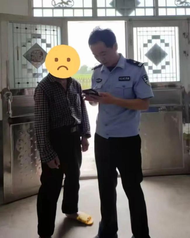 68歲老人守村口稱在等“國家發(fā)的老婆” 癡心等待女主播