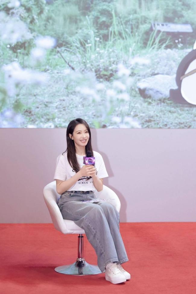 宋茜亮相成都分享公益經(jīng)歷