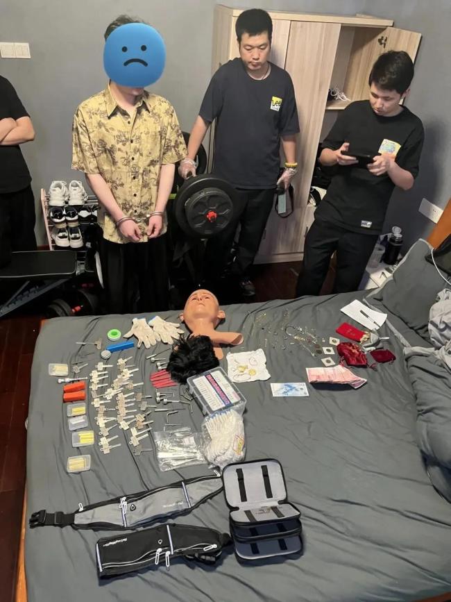 男子戴人皮面具偷了15萬(wàn)首飾現(xiàn)金 反偵查高手落網(wǎng)