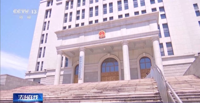一厨工在幼儿园洗碗池里洗墩布被辞退 法院：支持