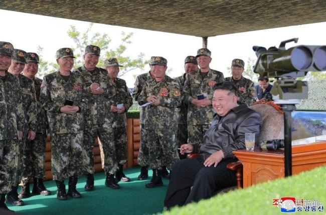 時(shí)隔多日 金正恩露面再次喜笑顏開！