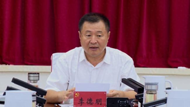 原縣委書記搞形象工程建140平廁所 豪華裝修引爭(zhēng)議