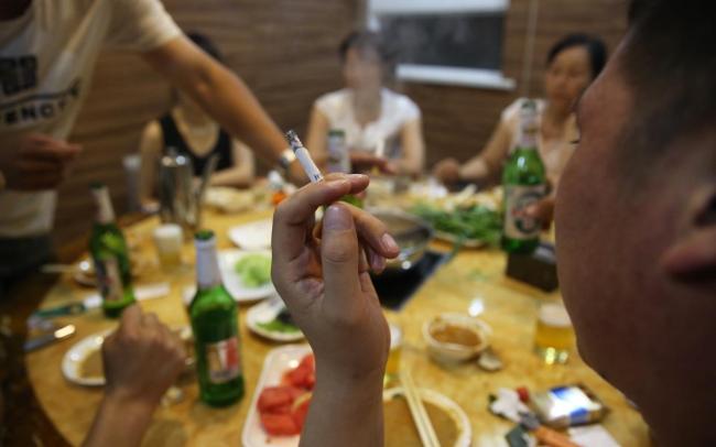 困在辦公室二手煙中的職場人