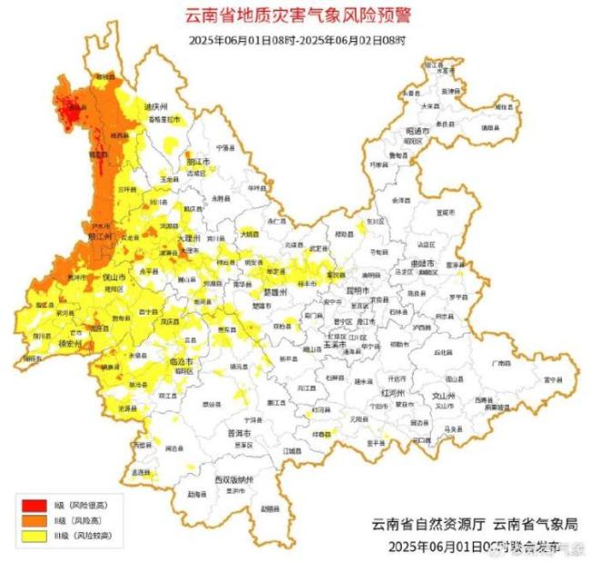 强降雨致云南一道路中断 有游客被困 丙中洛成“孤岛”