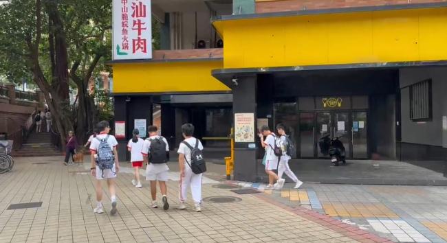 天河五山花園樓下擬開網(wǎng)吧引爭(zhēng)議 學(xué)校家長(zhǎng)憂心忡忡