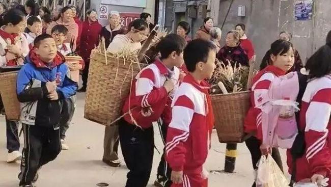 左瑋：“怎么養(yǎng)都不對”的迷茫,，或許來自當下最分裂的教養(yǎng)方式 離知識最近,，離生活最遠