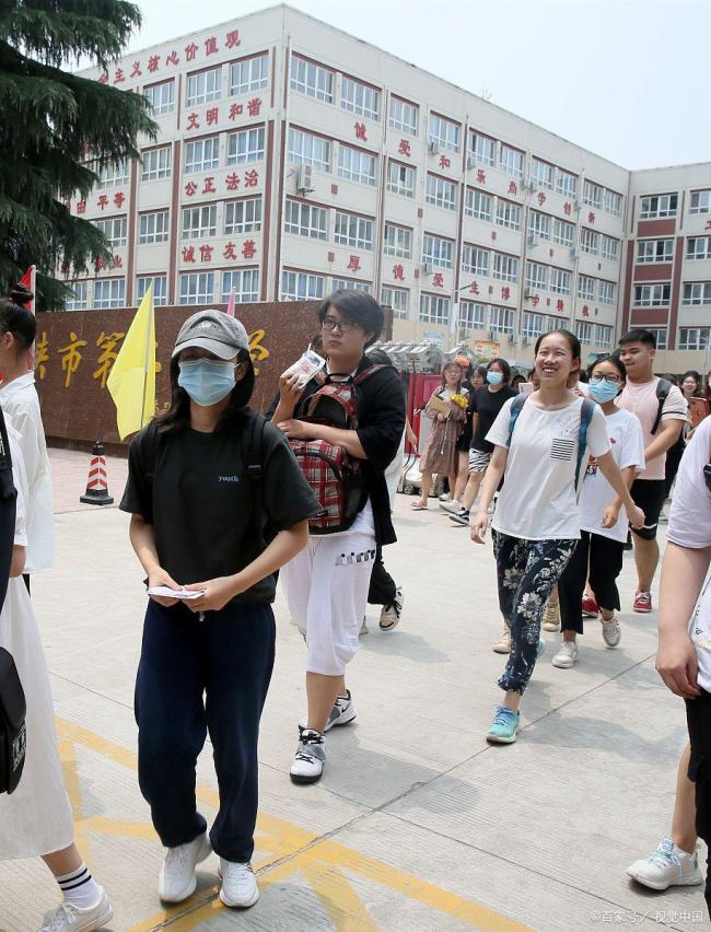 距2025高考還有4天 家長準(zhǔn)備了什么禮物？