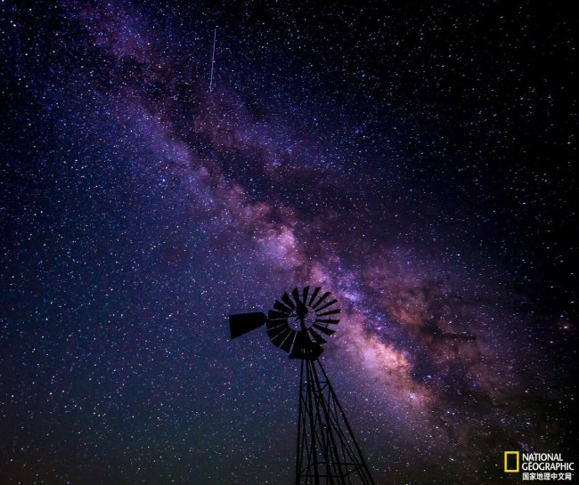 六月天象预告：从草莓满月到星际云 夜空奇观连连看