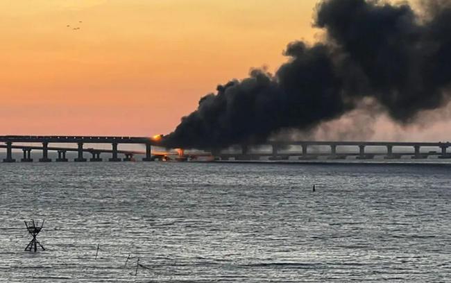 克里米亚大桥遭爆破 乌还有后手吗 水下结构受重创