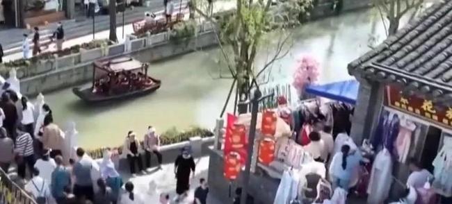 “蘇超”現(xiàn)象刷屏全網(wǎng),，靠的是啥 接地氣的全民狂歡