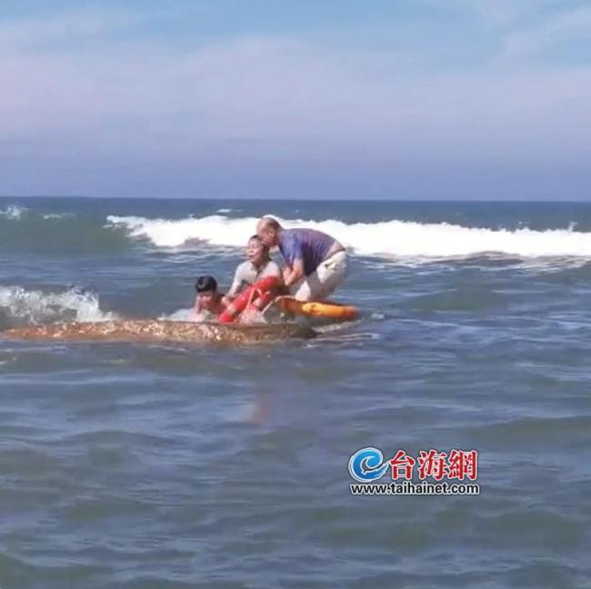 好樣的,！退役軍人海中勇救遇險(xiǎn)父子 8分鐘生死救援