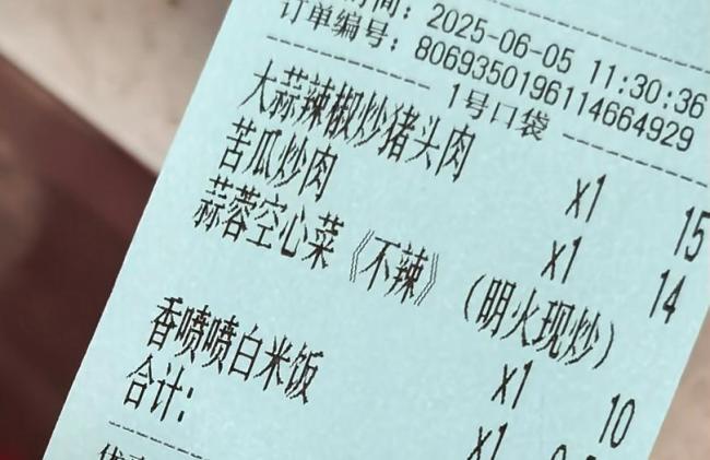 長沙一外賣店衛(wèi)生狀況差被查，廚房驚現(xiàn)老鼠,，豬頭肉上蒼蠅飛舞,！