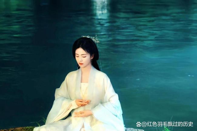 《临江仙》白鹿扛大包给曾舜晞下聘礼 古典爱情的现代变奏