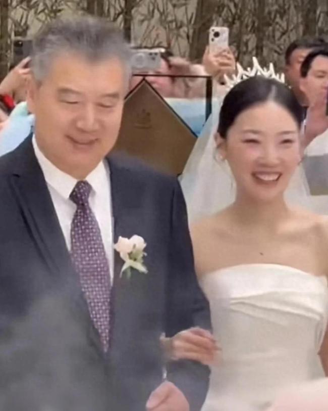 國(guó)乒總教練李隼女兒結(jié)婚