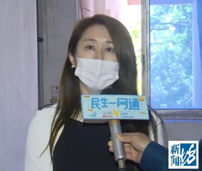 粪水从天而降 宝妈举家出逃 头顶晦气难忍