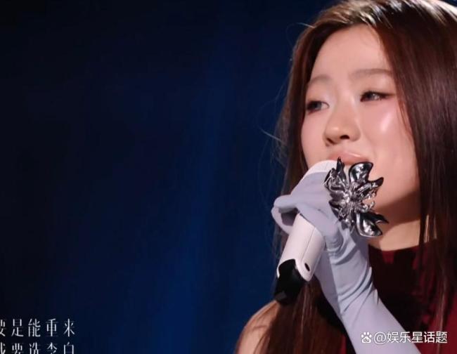 單依純《李白》休息室練唱版曝光 瘋批美學(xué)引熱議