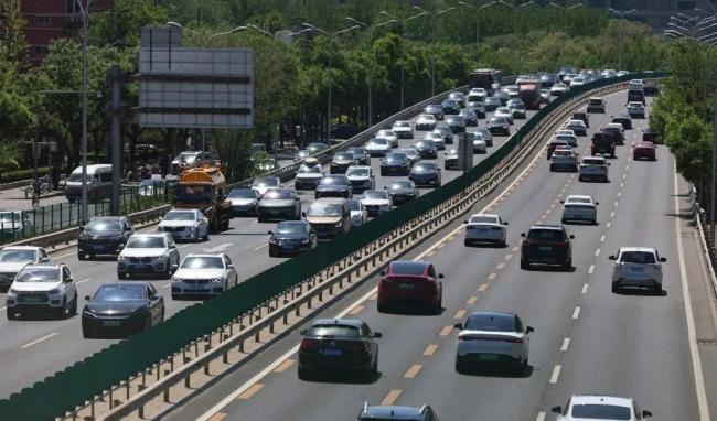 中國(guó)汽車業(yè),，如何破“卷”求“新”,？