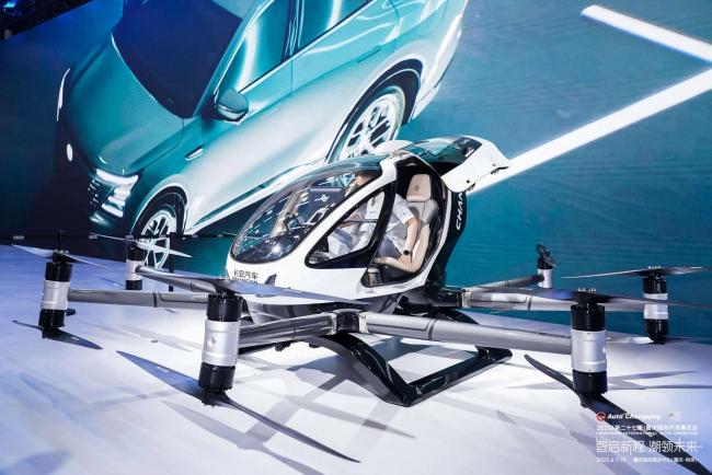 百余款新車亮相重慶車展 還有殲-10C 科技盛宴引爆全場(chǎng)