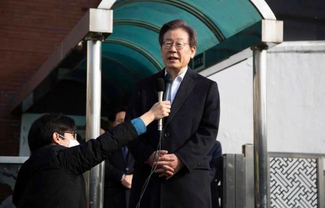 李在明首次与特朗普通话：均谈及遇袭受伤经历 就任后首通话