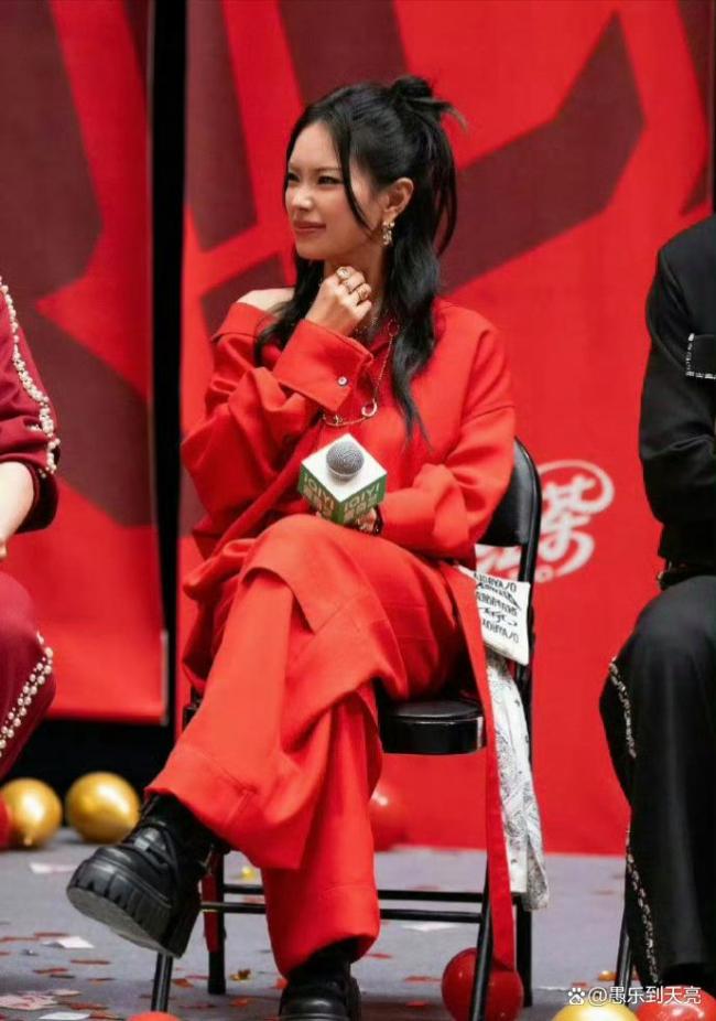 《说唱2025》赛制引发众怒，200多人划分“青铜白银”对决 新旧势力生死博弈