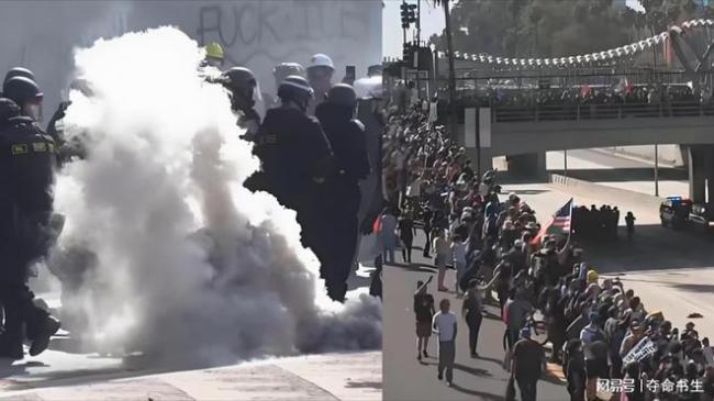 路透社鏡頭下的美國暴亂街頭 移民執(zhí)法引發(fā)大規(guī)模沖突