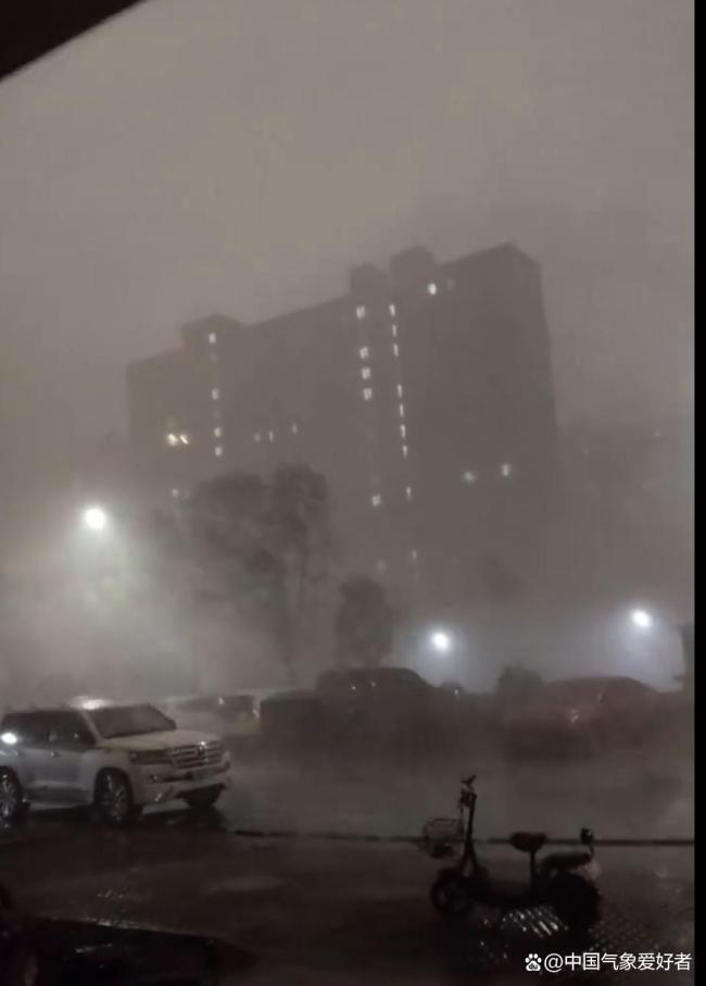 15級狂風(fēng)攜暴雨冰雹突襲北方,，是臺風(fēng)蝴蝶來了嗎？分析：冷渦發(fā)飆 冷渦引發(fā)強(qiáng)對流