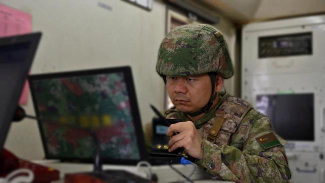 媒体人谈军人跳水勇救五人 休假军官的本能反应
