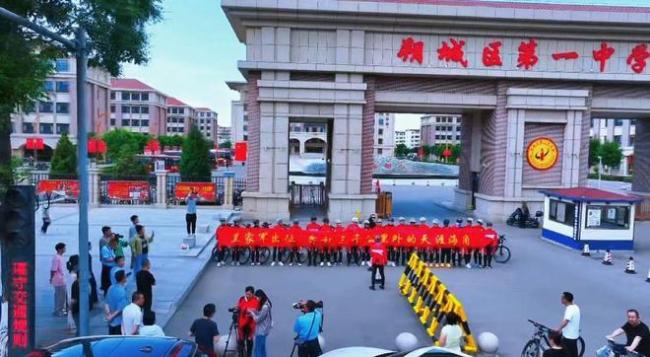 38歲教師第4次帶高中畢業(yè)生長途騎行