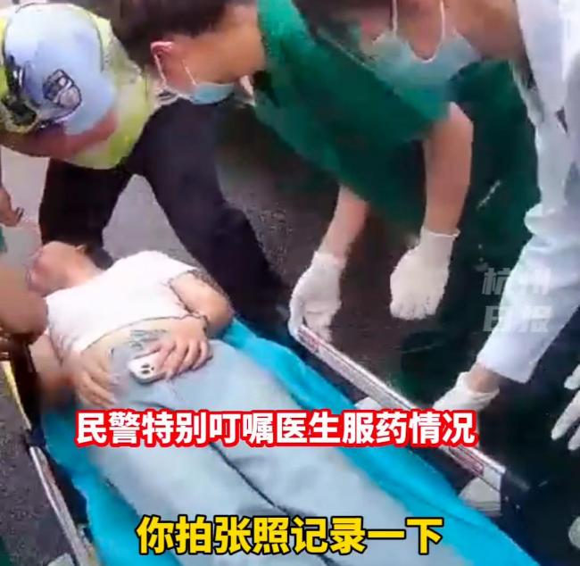 太惊险了！女司机高速上突发疾病 民警火速营救
