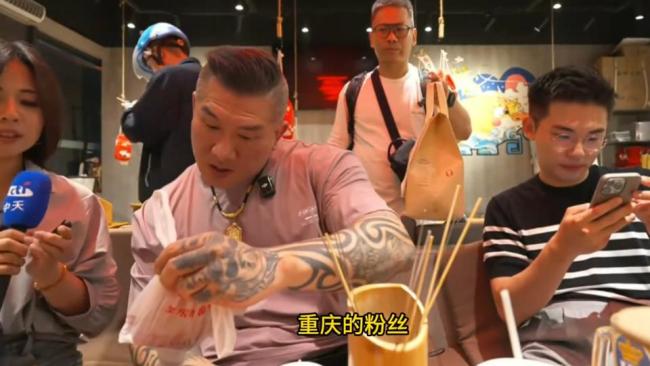 台湾网红馆长承认曾受影响骂过大陆 真相之旅撕开信息茧房