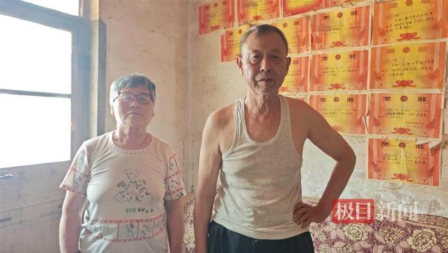 奶奶哽咽談"雙胞胎考場外跪謝爺爺" 孝心感動(dòng)網(wǎng)友