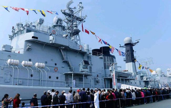 中国双航母会师西太美日反应为何不同 力量天平倾斜引发关注