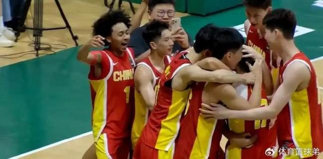 2胜1负收官！中国U19男篮大胜美国球队 张博源15分引6人上双 默契配合显实力
