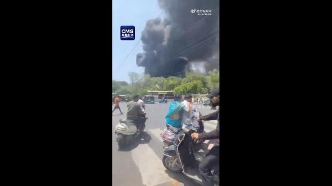 印度客機墜毀機場上空冒濃煙 傷亡不明